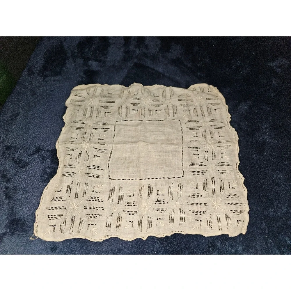 Vintage Off White Linen Doily Scalloped Embroidered Drawn Thread Lace 10x10